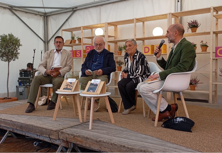 Xavier Grasset, D. Sam Abrams, Jana Balacciu Matei şi Xavier Montoliu Pauli la lansarea volumelor lui M. Blecher în limbă catalană, în cadrul Săptămânii Cărții Catalane (28 septembrie 2025)